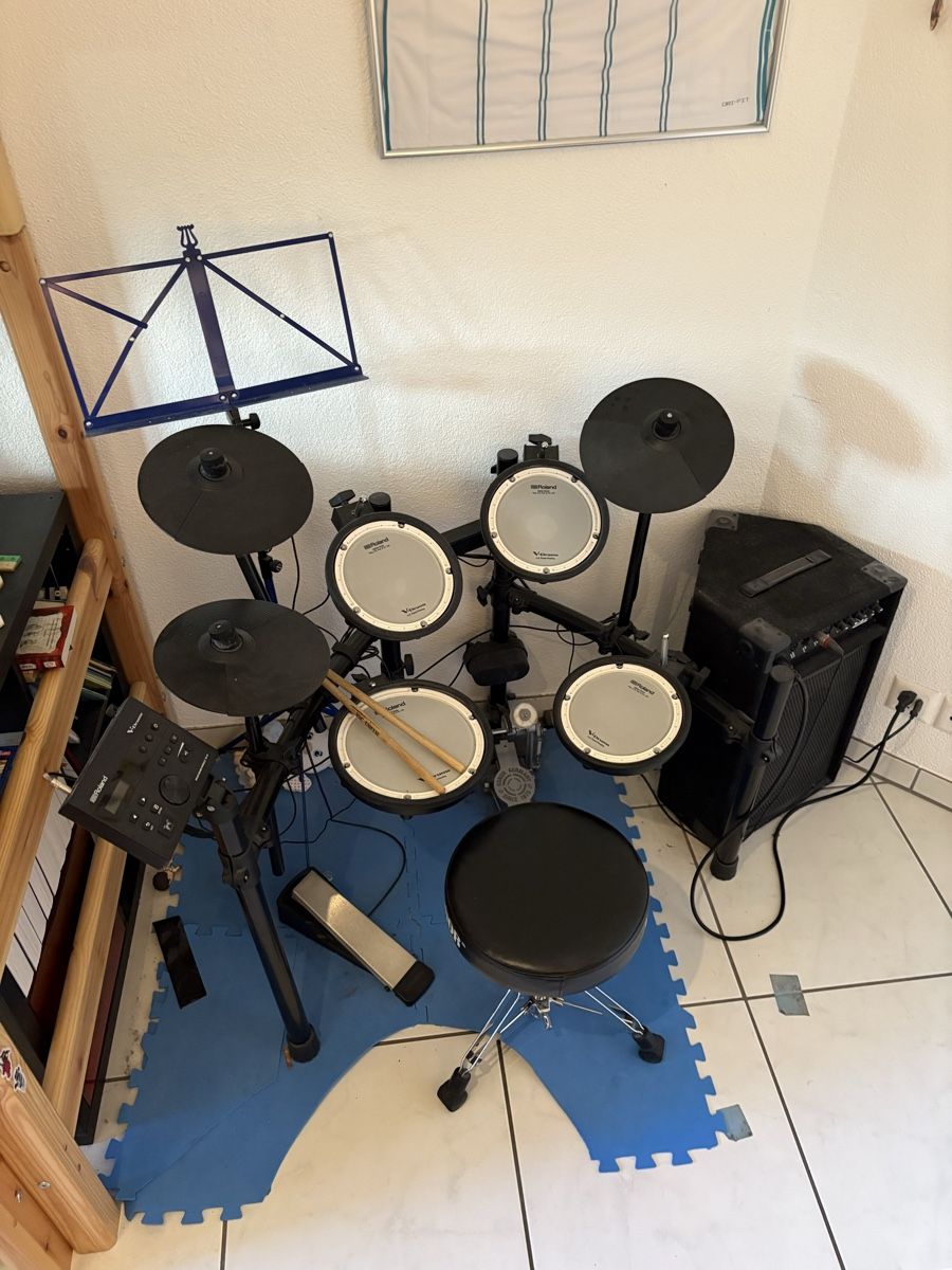 Roland Musikinstrumente: Roland TD-07DMK E-Drum Set inkl. Verstärker, Hocker – Gebraucht aus Oberglatt ZH von Maxlotti