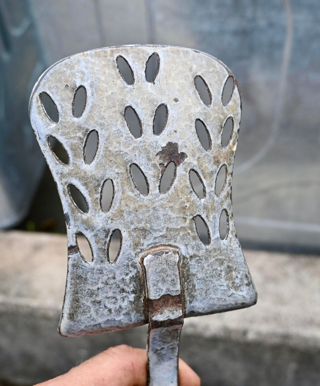 Küchengeräte: Antiker Emaille Pfannenwender L 38cm – Gebraucht aus Pfaffhausen von mono_rec 3