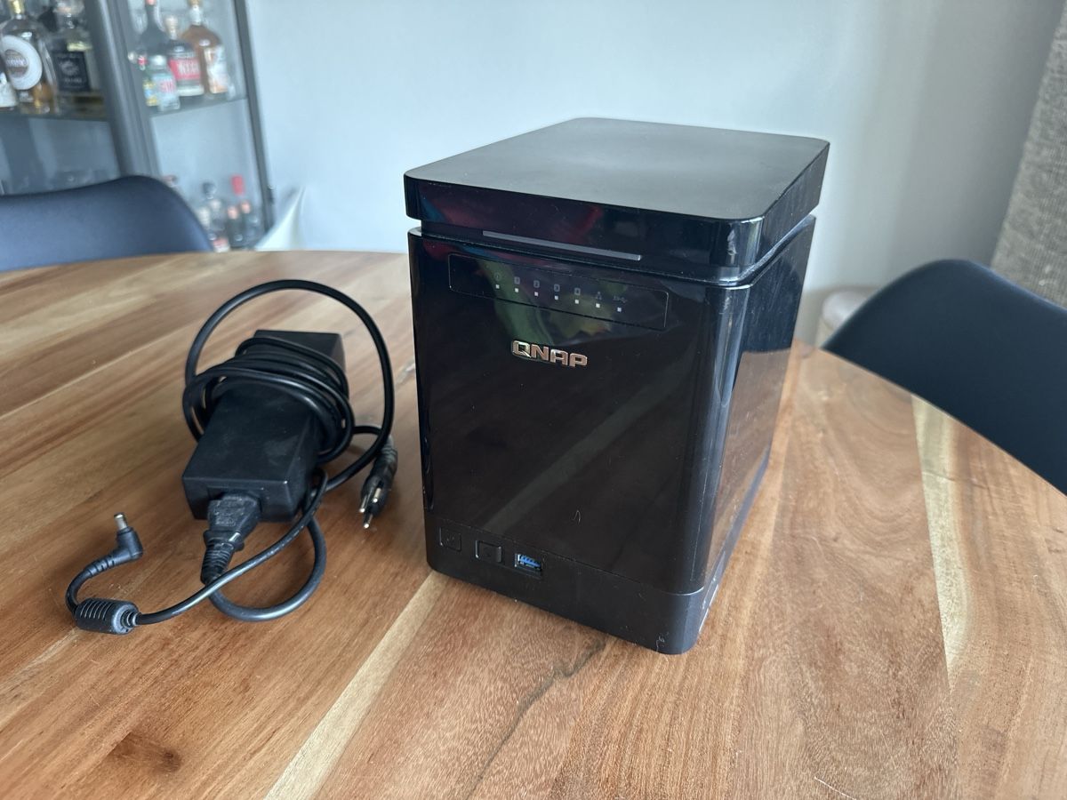 Qnap Server: QNAP TS-453mini NAS-Server mit 4x1.5TB HDD – Usato da Bülach venduto da Simste