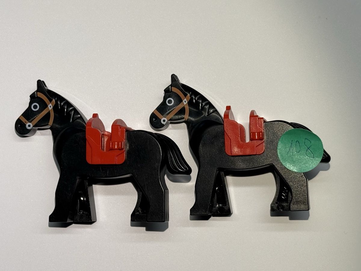 Lego Giocattoli: 2 Lego Pferde schwarz mit Sattel . – Usato da Rheinfelden venduto da zim_2hqc 1
