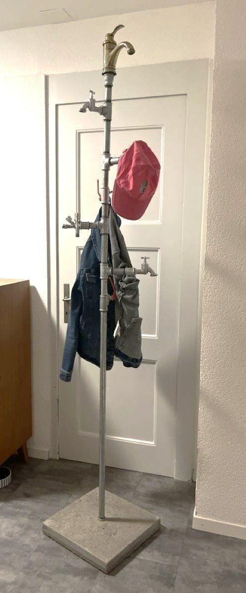 Garderobe: Industrial Look Garderobenständer – Gebraucht aus Schafhausen im Emmental von Herzrose