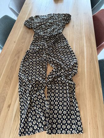 WE Jumpsuit Blumenmuster Grösse 170 guter Zustand