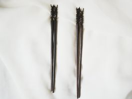 Paar geschnitzter Holzstäbchen (chinesischer Stil)
