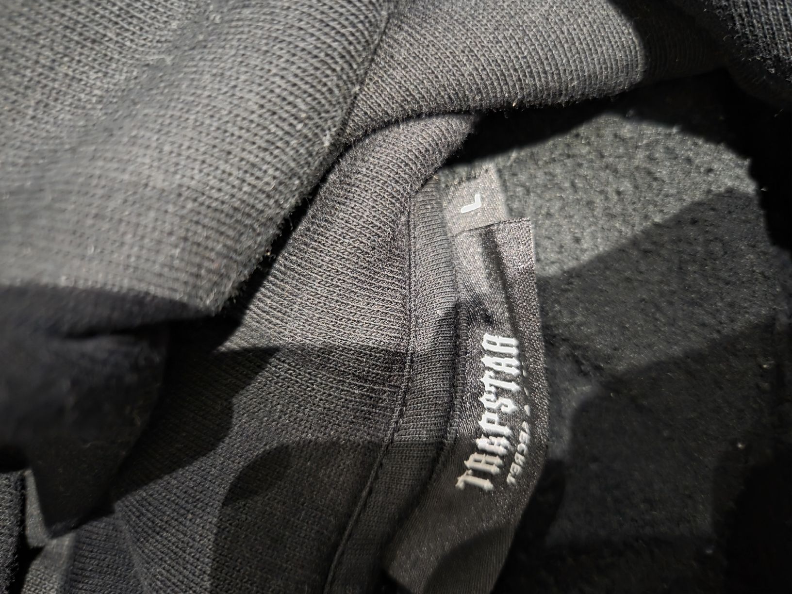 Pullover & Sweatshirts: Trapstar Hoodie Schwarz, Grösse L – Gebraucht aus Konolfingen von Siggi_wulle 1