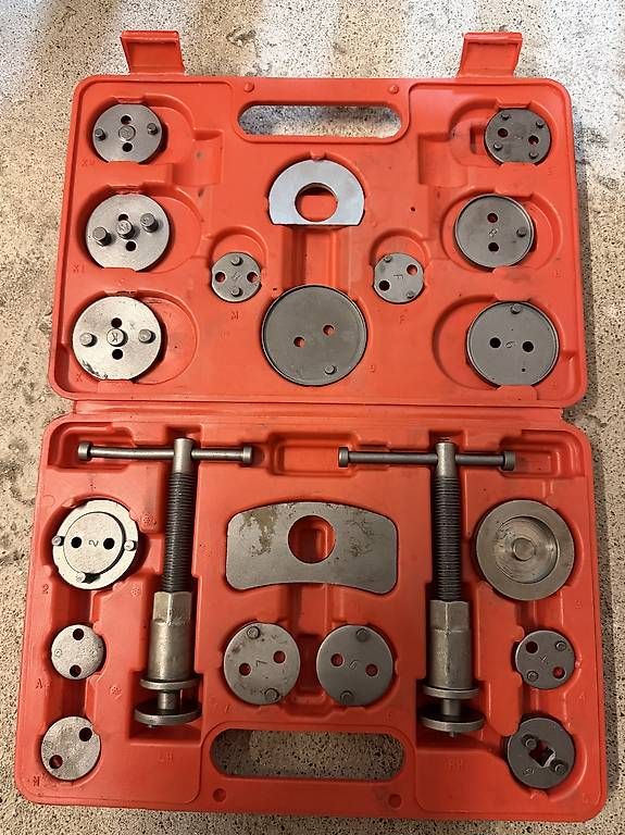 Alle Werkzeuge: Kit repousse-piston d'étrier de frein  – Gebraucht aus Les Avanchets von VV_75 1