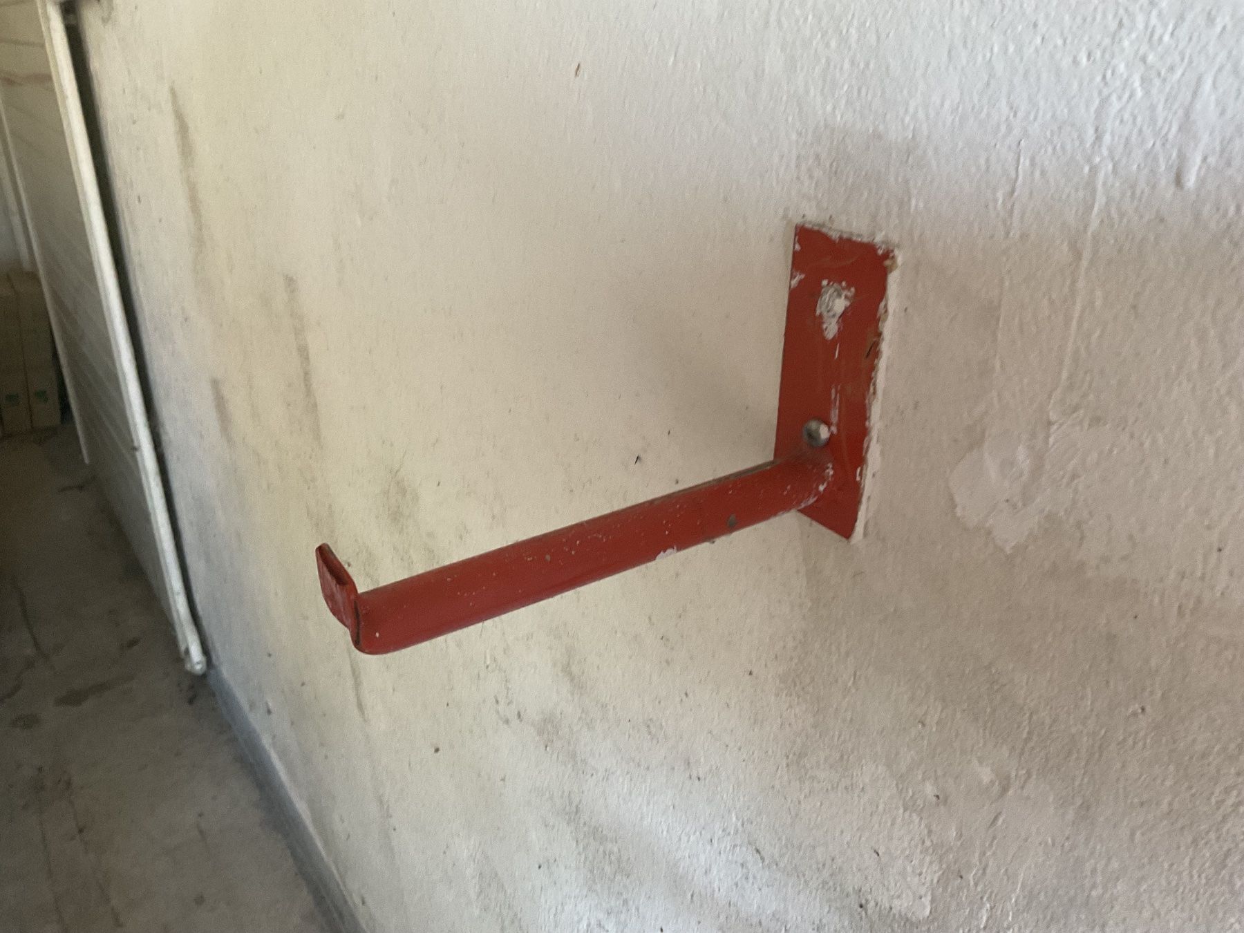 Scale: Grosse Holzleiter inklusive Wandhalterungen ca 5 Meter – Usato da Uster venduto da Hotelliquidation 5