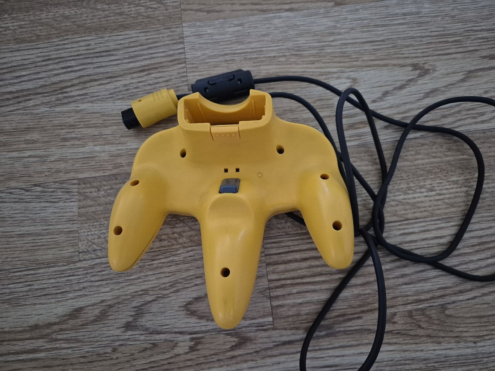 Nintendo Controller: Nintendo N64 Controller Gelb gebraucht – Usato da Gümligen venduto da kurt2591989 1