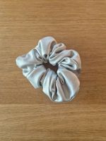 Silberner Scrunchie, Haargummi