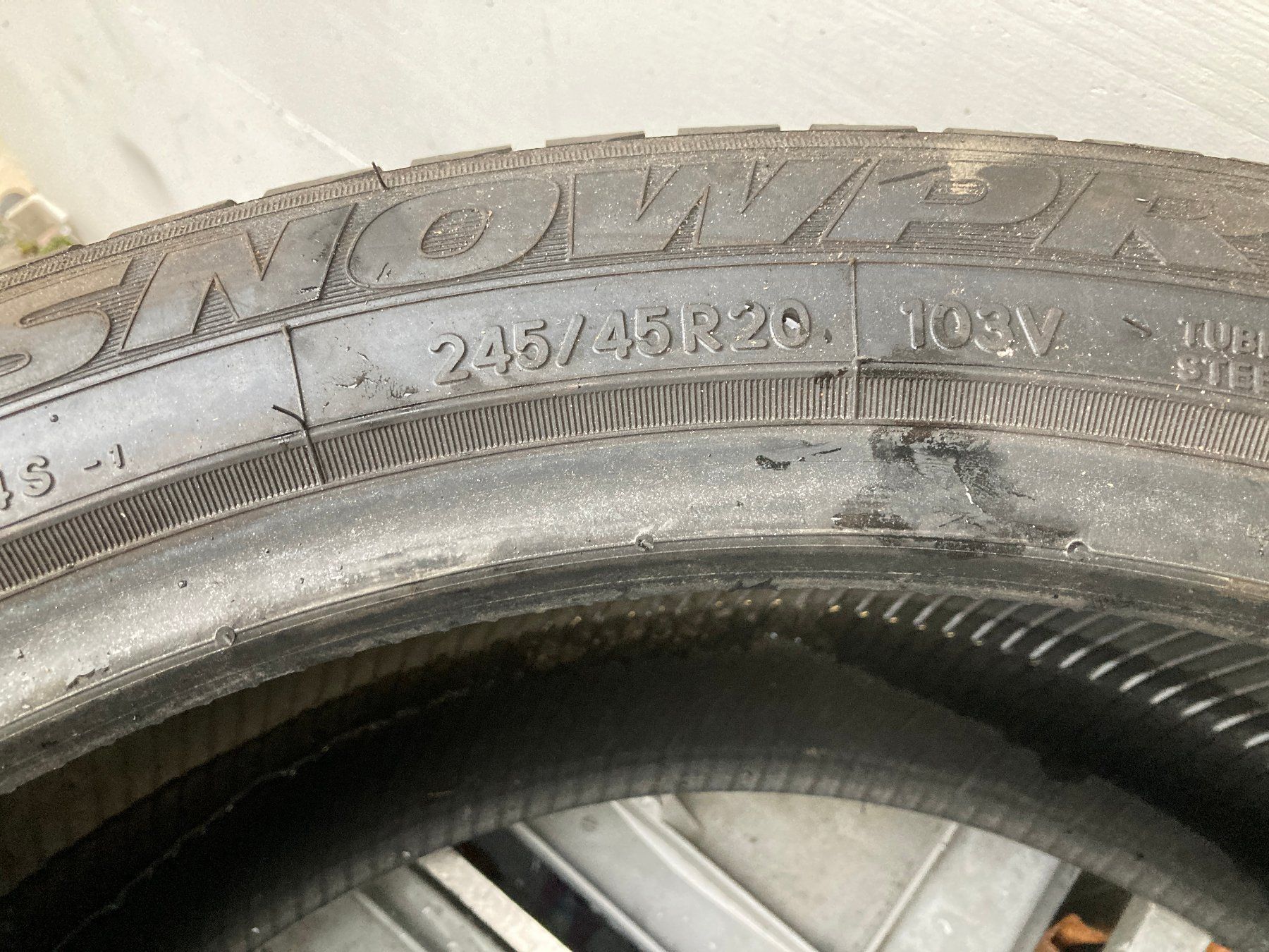 Toyo Pneumatici & Ruote complete: 245/45R20 Winterpneu – Usato da Cham venduto da WB2223 1