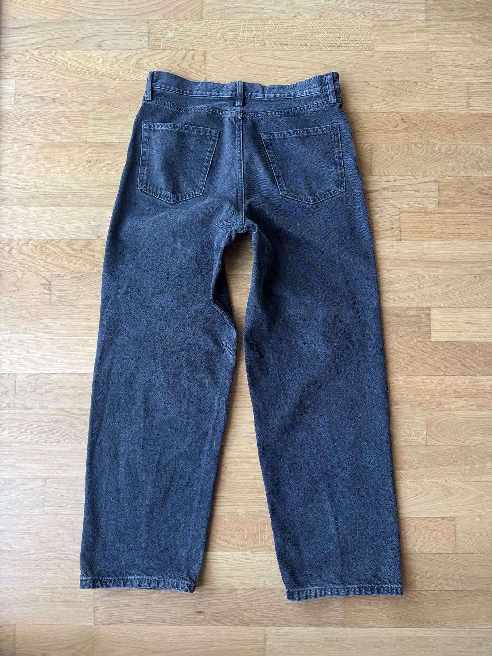 Jeans: COS Jeans mit weitem Bein – Usato da Dübendorf venduto da cendre 1