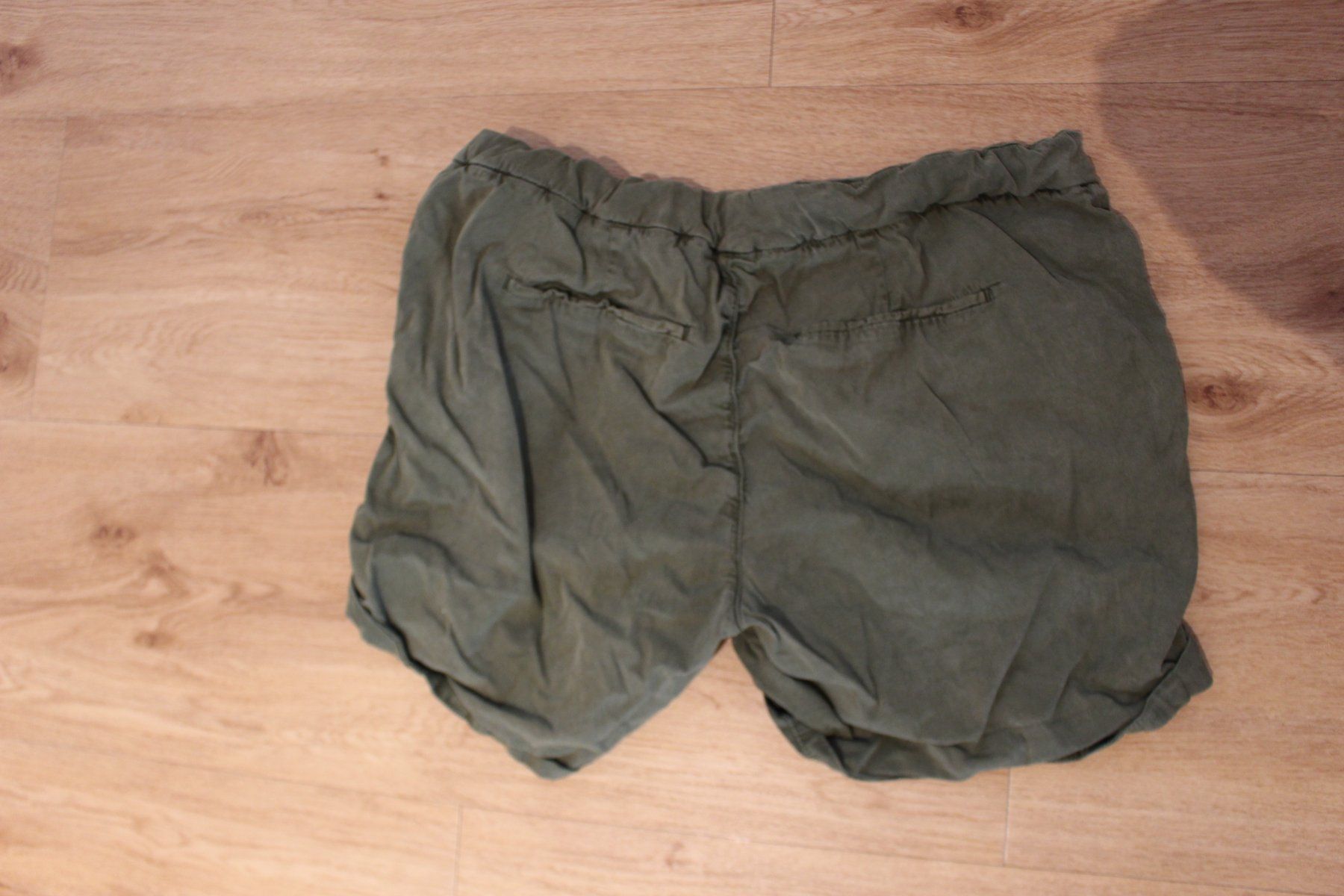 Pantaloni: Shorts "olive" - Letzte Chance – Usato da Ebnat-Kappel venduto da Moonel.104 1