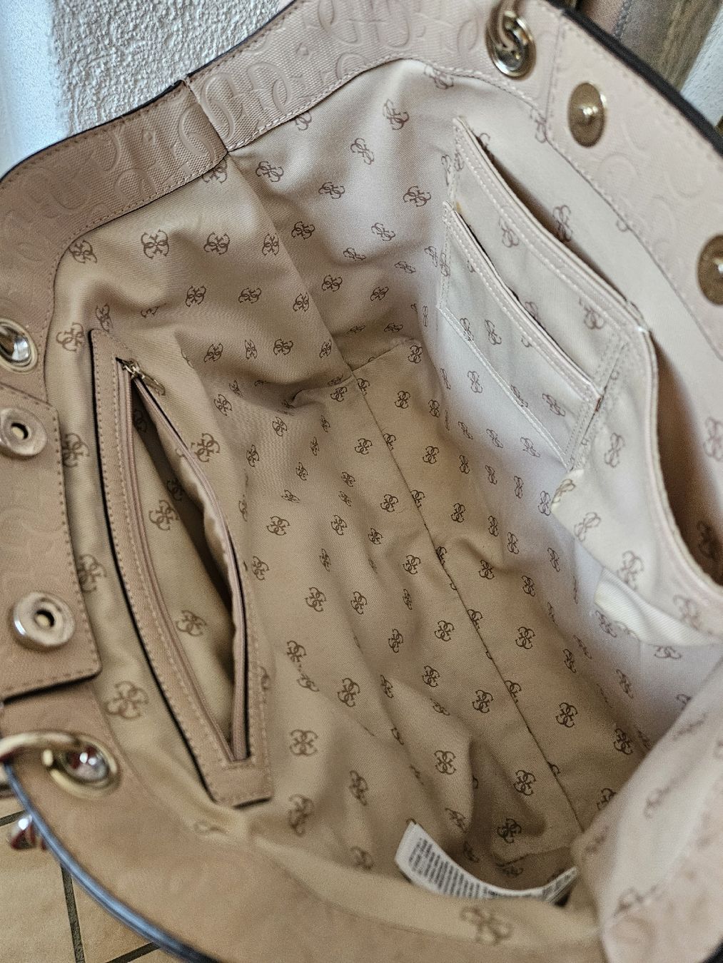 Guess Borse da donna: Guess Handtasche selten gebraucht – Usato da Mühlethurnen venduto da Zauberfee3 4