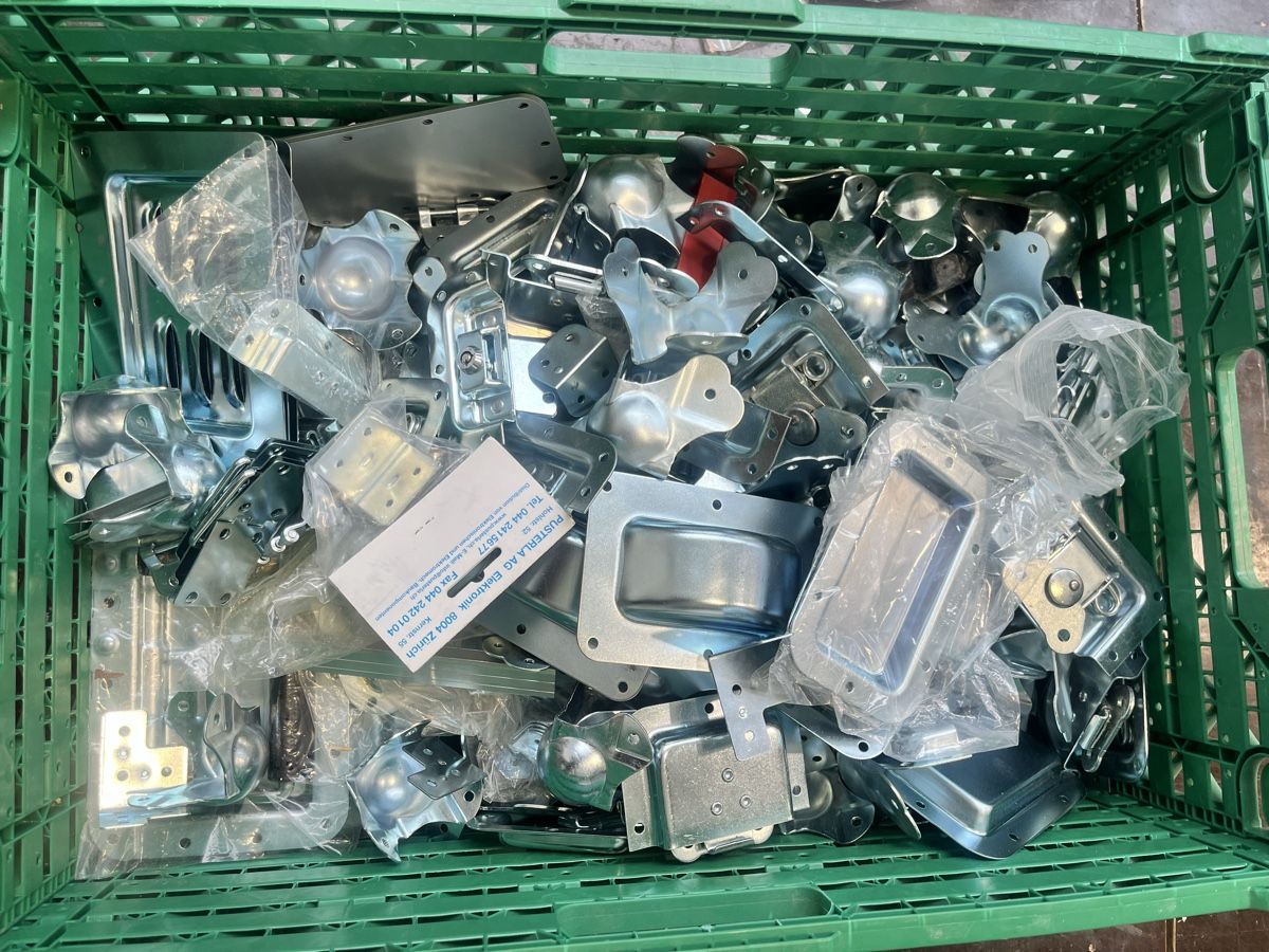 Ferramenta: Flightcase Beschläge Set Koffergriffe neu gemischt – Nuovo (secondo la descrizione) da Bülach venduto da Stitch79