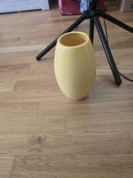 grosse, gelbe Vase