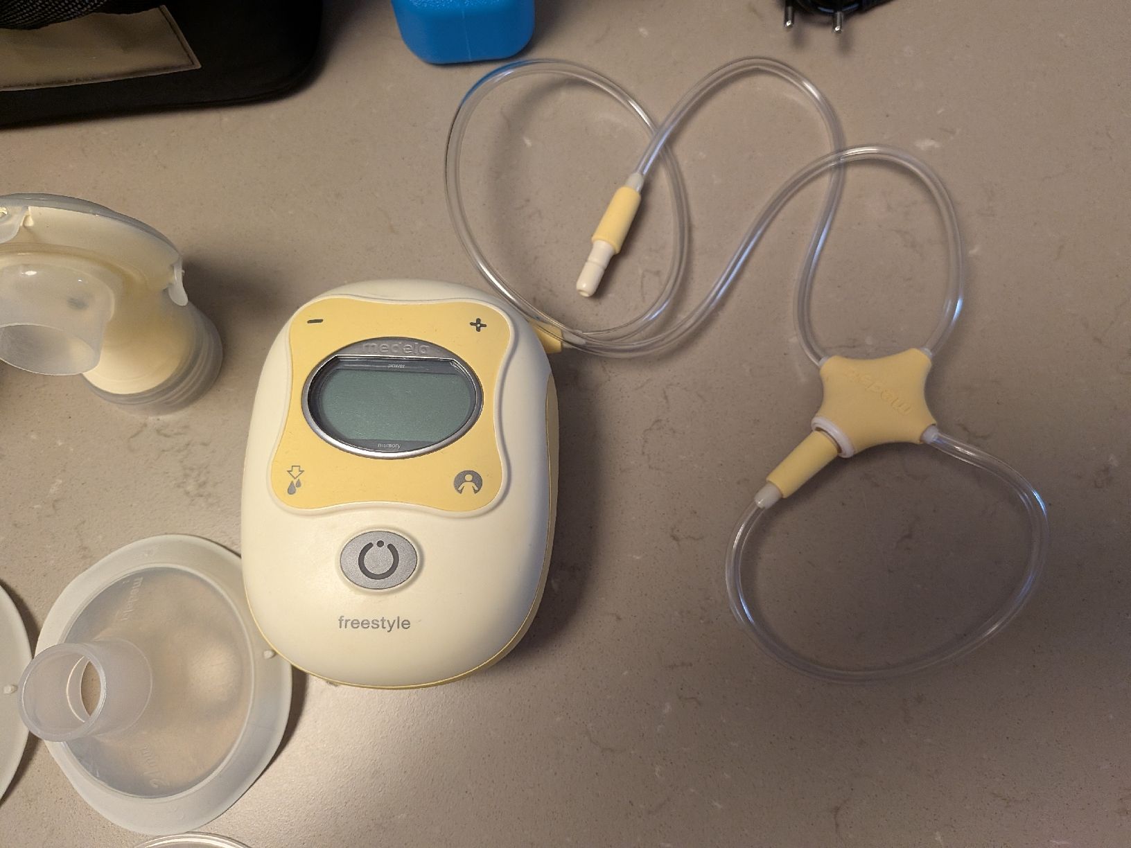 Medela Accessori per l’allattamento: Medela Freestyle Milchpumpe komplett+gratis – Usato da Adliswil venduto da agn_lt5j 2