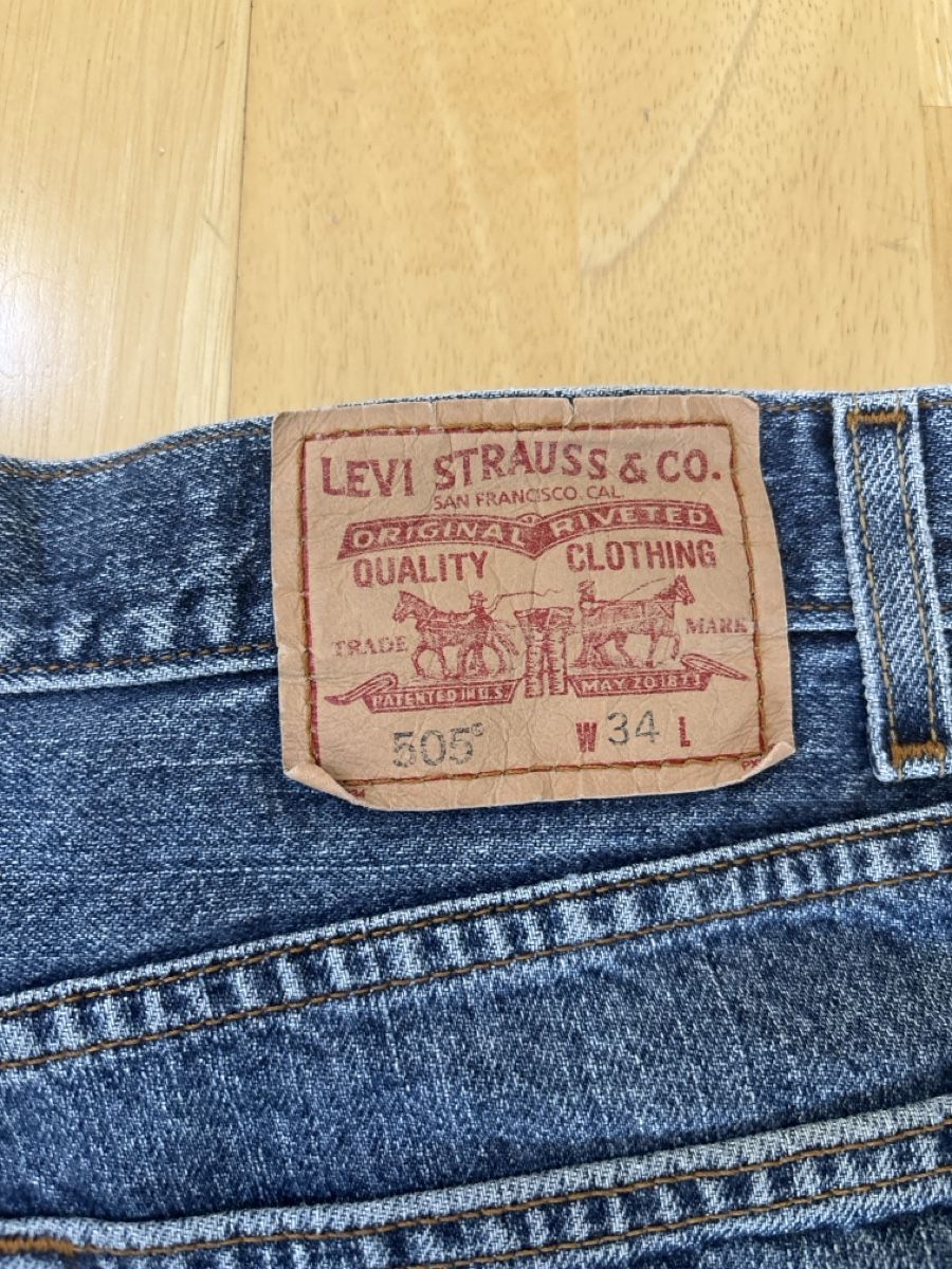 Jeans: Levi’s jorts 505  – Usato da Wettingen venduto da Erik.A18 2