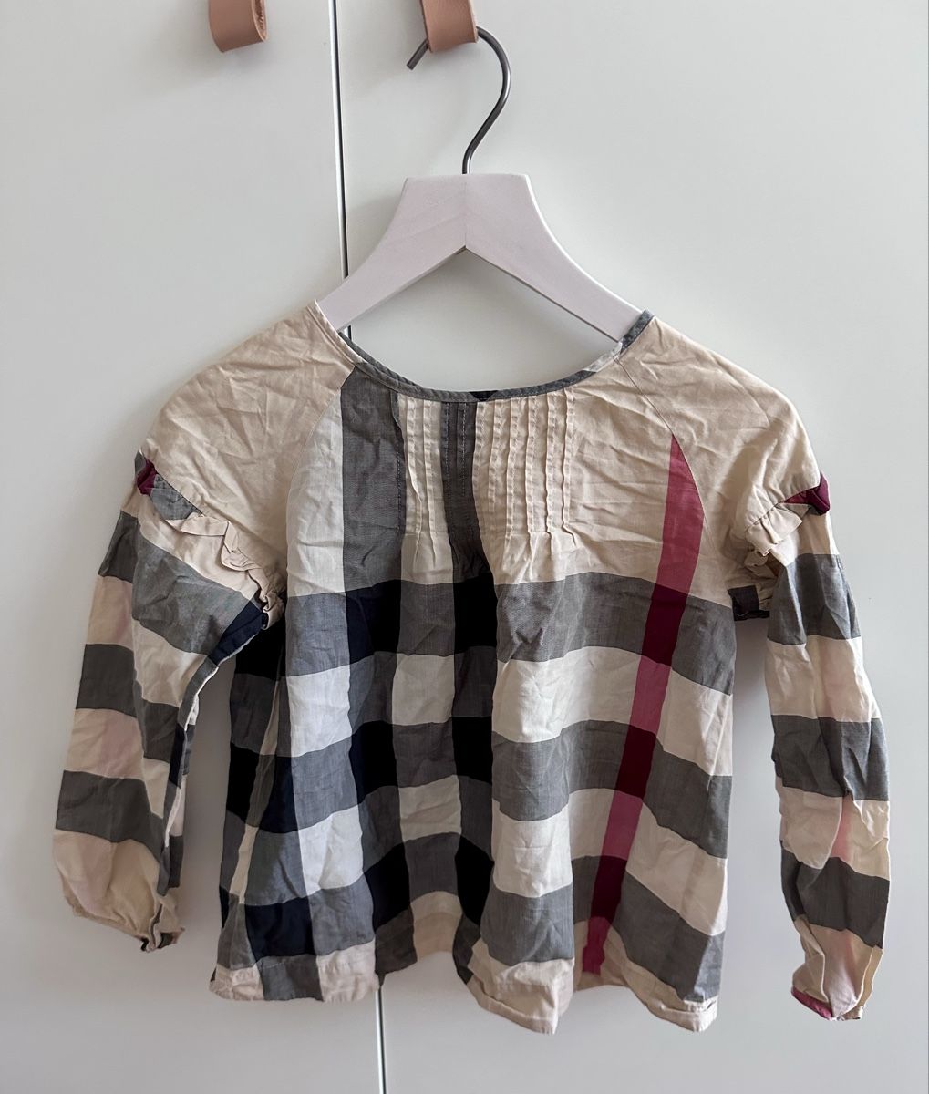 Burberry Blouses, T-shirts & Tops: Burberry Top – D'occasion à Dürrenroth par tvy_bh56