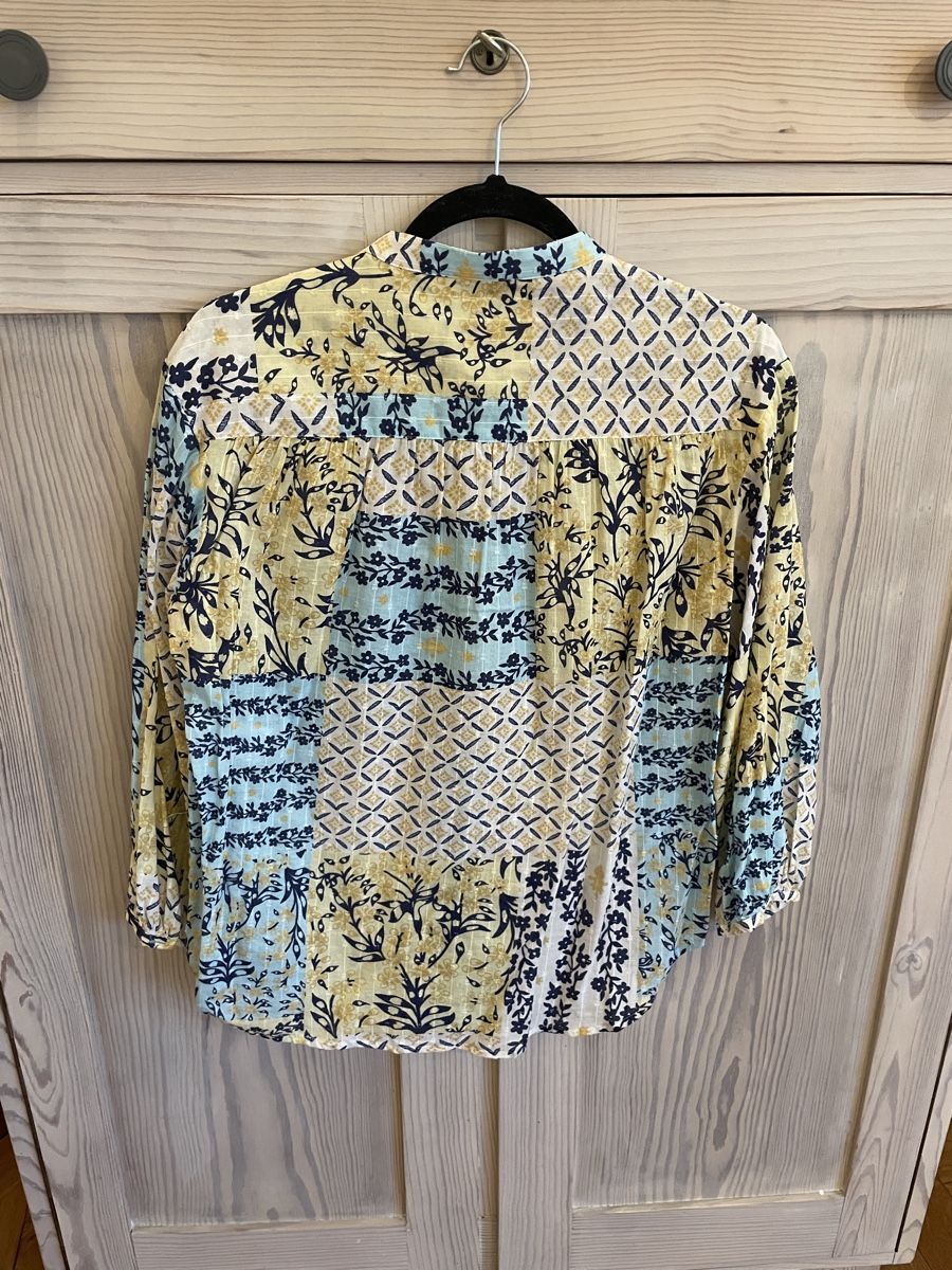 Blusen: WRAP Bluse, Gr. 34-38 helles Sommer Hemd mit Muster🌸 – Gebraucht aus Basel von non_vn79 2