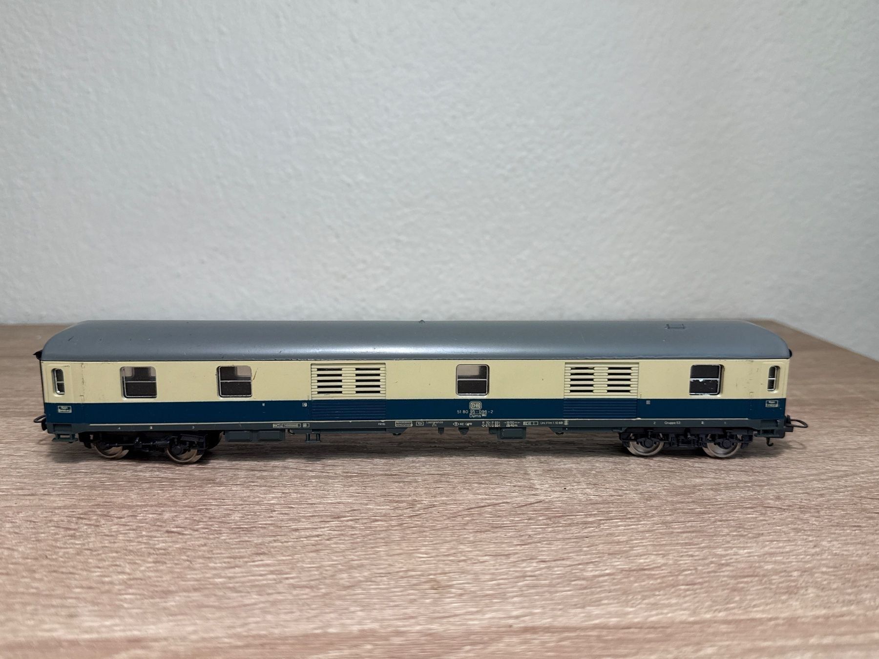Lima Modellini di ferrovie: Lima Gepäckwagen DB (228) – Usato da St-Aubin-Sauges venduto da Lo_Go