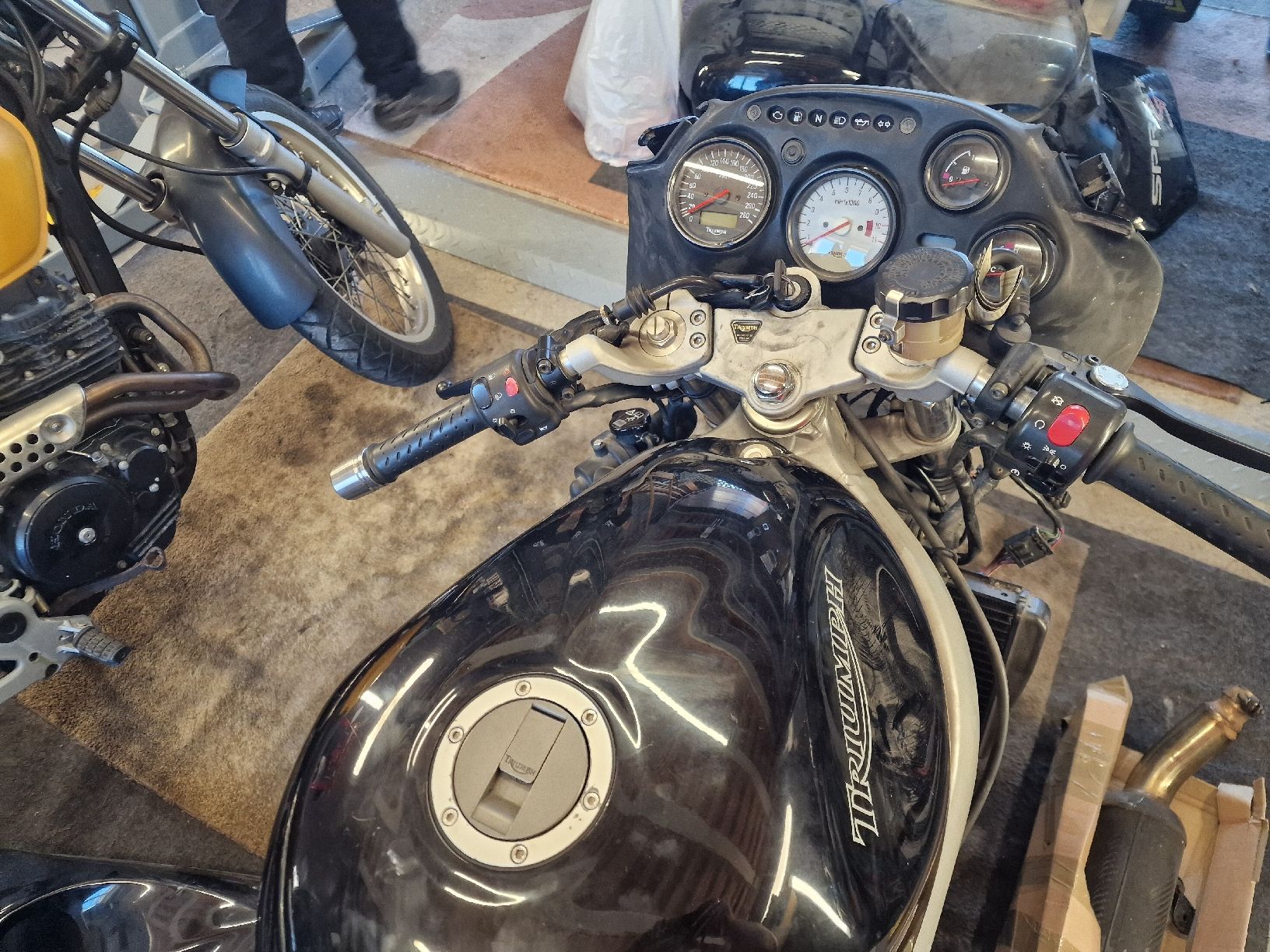Triumph Tutti i ricambio per moto: TRIUMPH SPRINT ST 955 INJECTION – Usato da Onex venduto da cri_y9sd 3