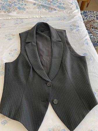 Gilet noir raillé 