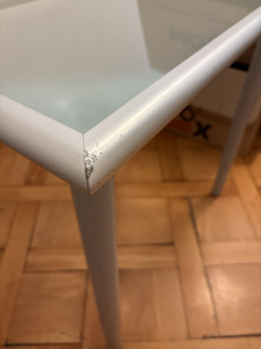 Tables: Zu verschenken:Esstisch Glas Metall Gestell leicht gebraucht – D'occasion à St. Gallen par wag_pb6k 1