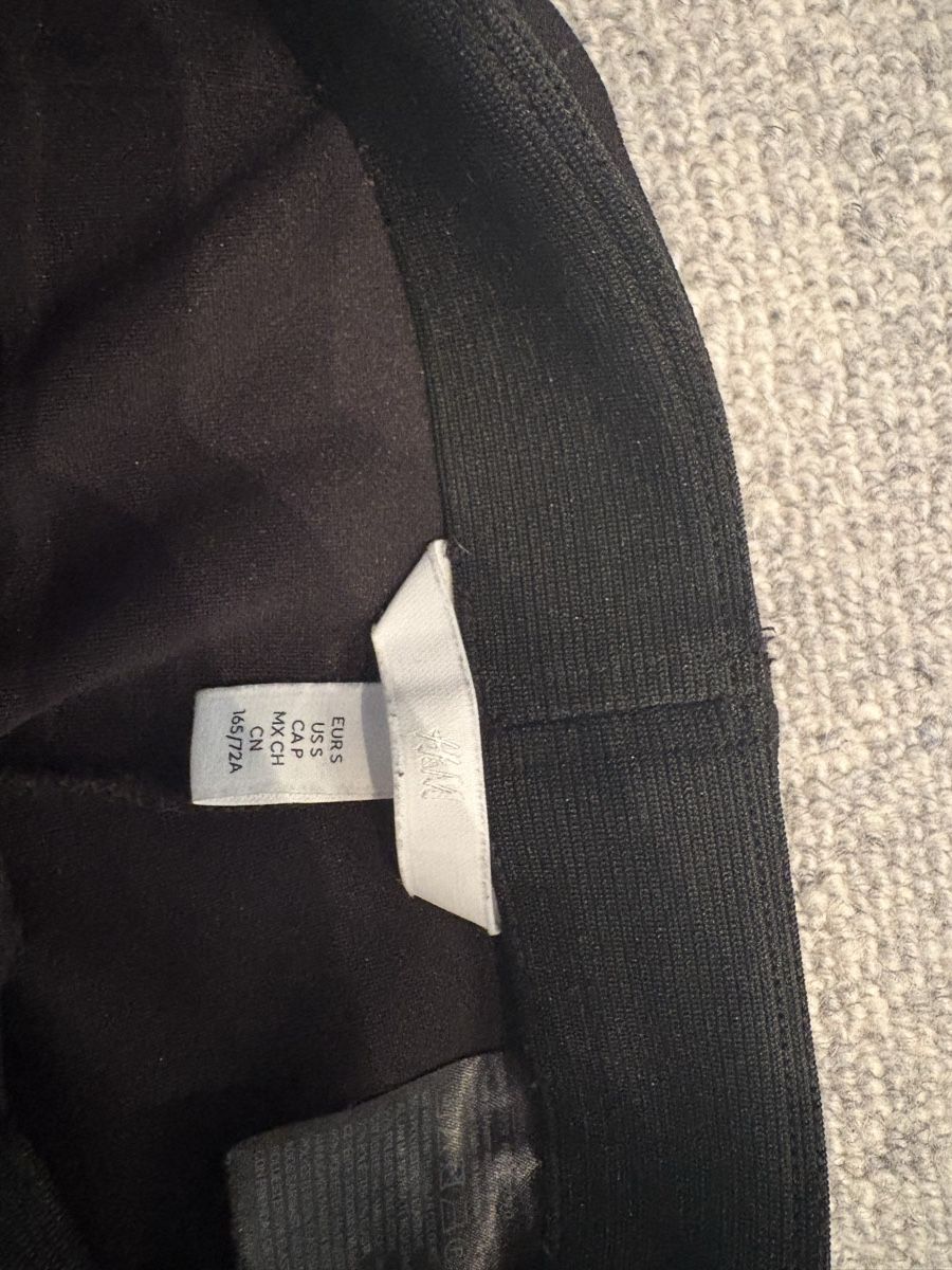H&M Pantaloni: Schwarze Hose mit elastischem Bund, Gr. S – Usato da Ebertswil venduto da shushuj 1