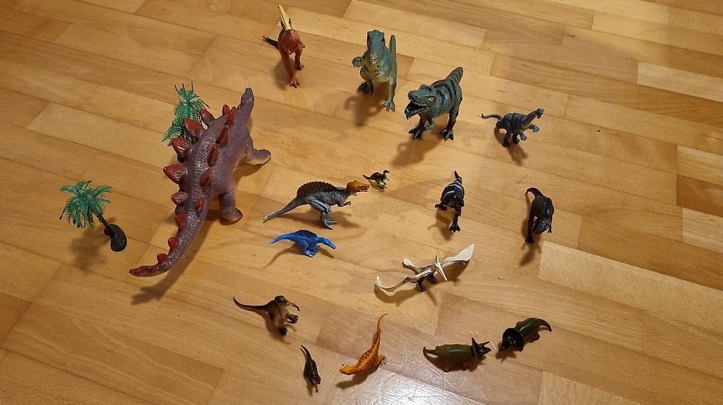 Giocattoli: Mehrere Dinos – Usato da Ehrendingen venduto da NSX-RR 3