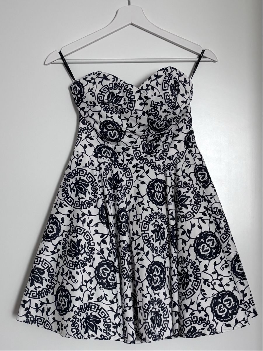 Kleider: TFNC LONDON Kleid | Grösse S – Neu (gemäss Beschreibung) aus Winterthur von art_5l9v