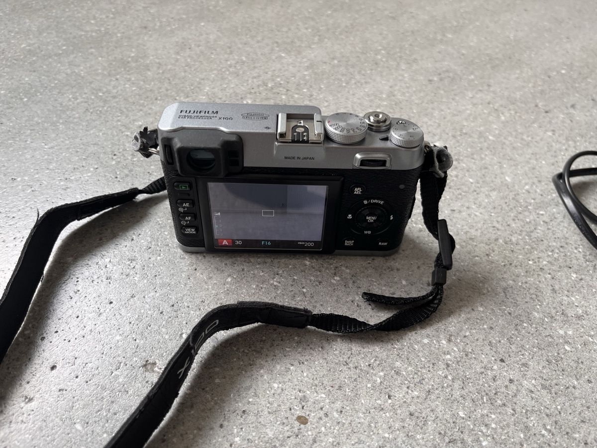 Fujifilm Appareil photo: Fujifilm X100 Digitalkamera  – D'occasion à Gross par manon_a 2