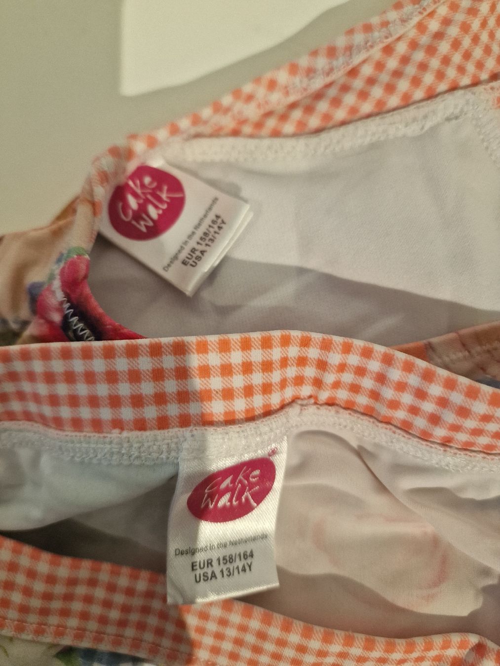 Cakewalk Badekleider & Bikinis: Cakewalk Set Bikini Blumenmuster Gr. 158/164, inkl. Rucksack – Gebraucht aus St. Margrethen SG von Goldig 2