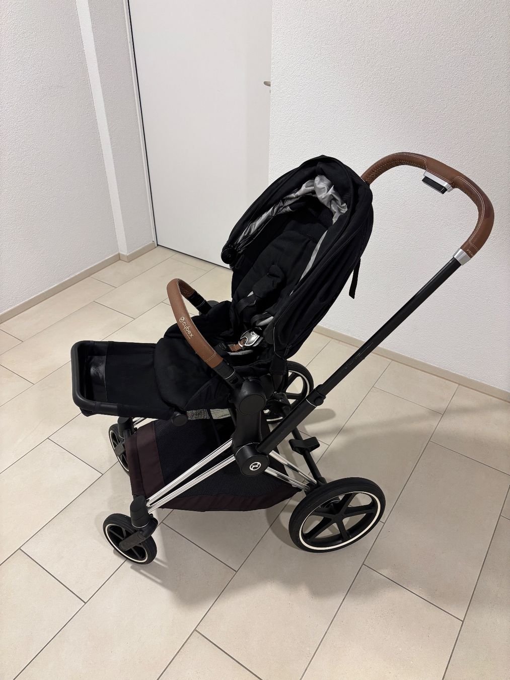 Cybex Poussette: Cybex Priam Kinderwagen schwarz – D'occasion à Niederrohrdorf par yumos