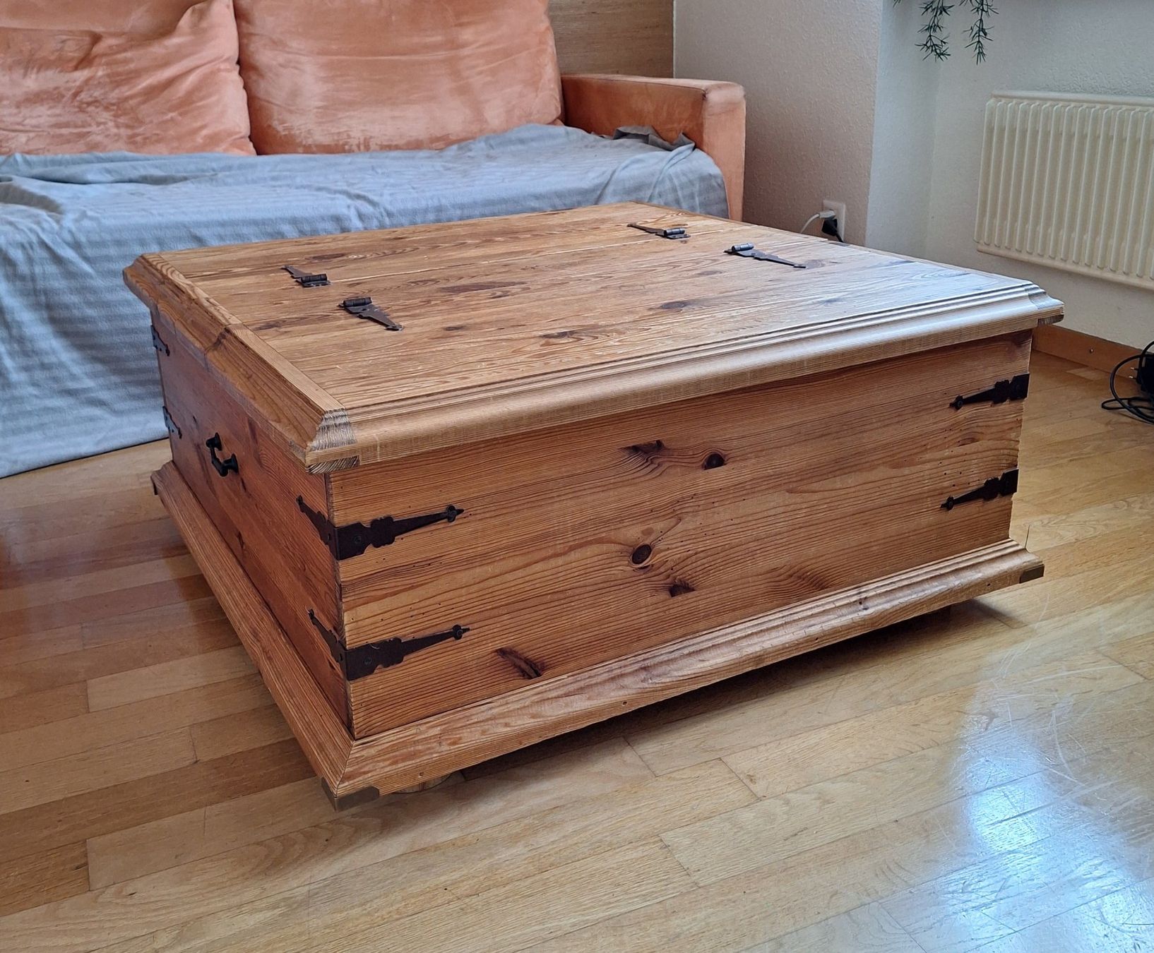 Cassapanche: Couchtisch / Holztruhe – Usato da Bretzwil venduto da mar_5x7b