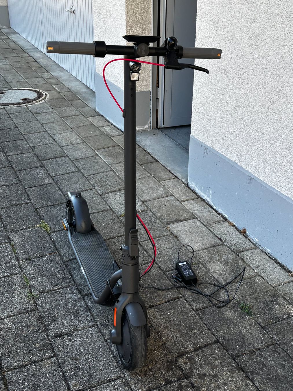 Scooters: E Scooter Elektrotrottinet NAVEE V25-E – Neuf (Voir description) à Niederurnen par Moeschtli 1