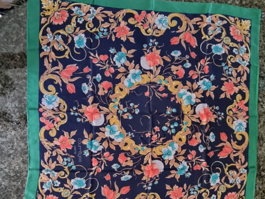 Foulard & Sciarpe: Seide Foulard mit schönem Muster – Nuovo (secondo la descrizione) da Geroldswil venduto da Agapanthus22