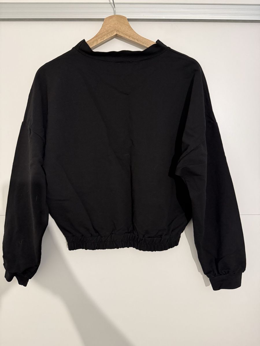 Pulls & Sweat-shirts: Schwarzer Cropped Pullover, Grösse M – D'occasion à Rebstein par Tuerkii 1