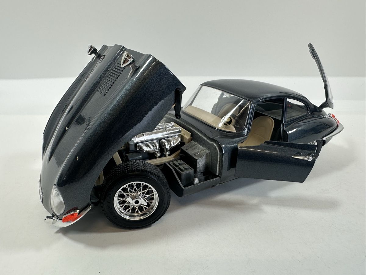 Jaguar Modellini d'auto: 1961 Jaguar E Type 1:18, dunkelgrau, BBURAGO – Nuovo (secondo la descrizione) da Zofingen venduto da rf9_x2xt 8