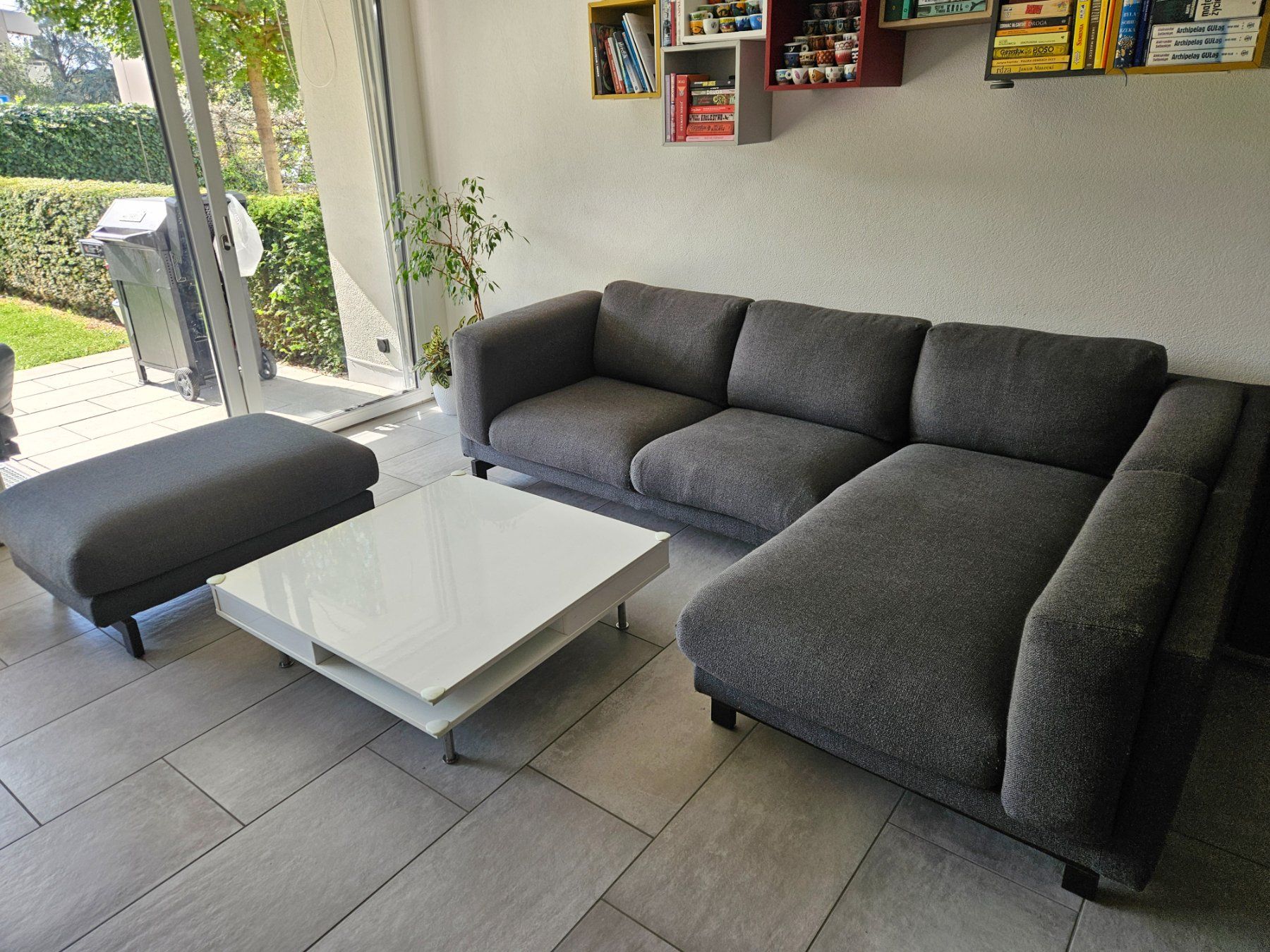 Ikea Divani: Ikea Nockeby Sofa Hocker Kaffeetisch – Usato da Küsnacht ZH venduto da tctctc