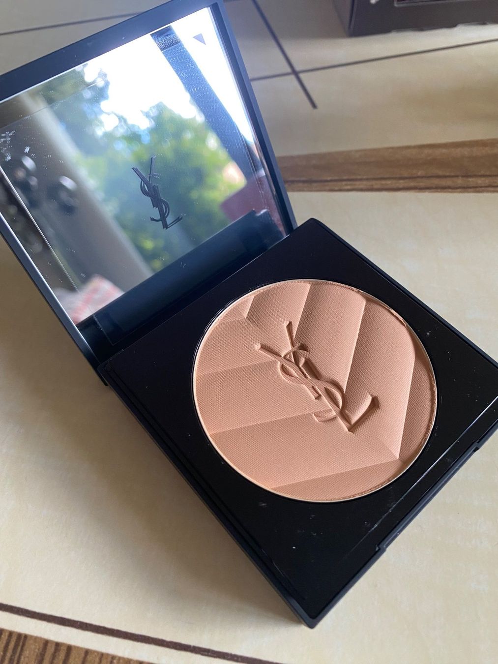 Make-up: Yves Saint Laurent poudre compacte 03 All hours hyper finish – Nuovo (secondo la descrizione) da Gümligen venduto da Xochitl 5