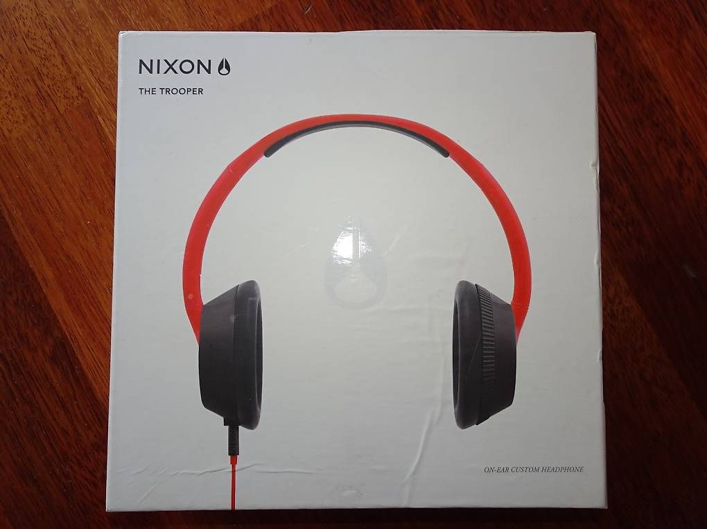Kopfhörer: KOPFHÖRER NIXON THE TROOPER - ROT / SCHWARZ HEADPHONE – Gebraucht aus Zürich von Backstage