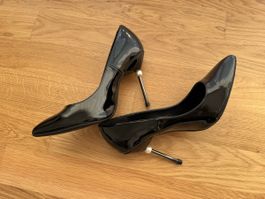 Elegante, schwarze Lack-Pumps mit Perle im Absatz (wie neu)