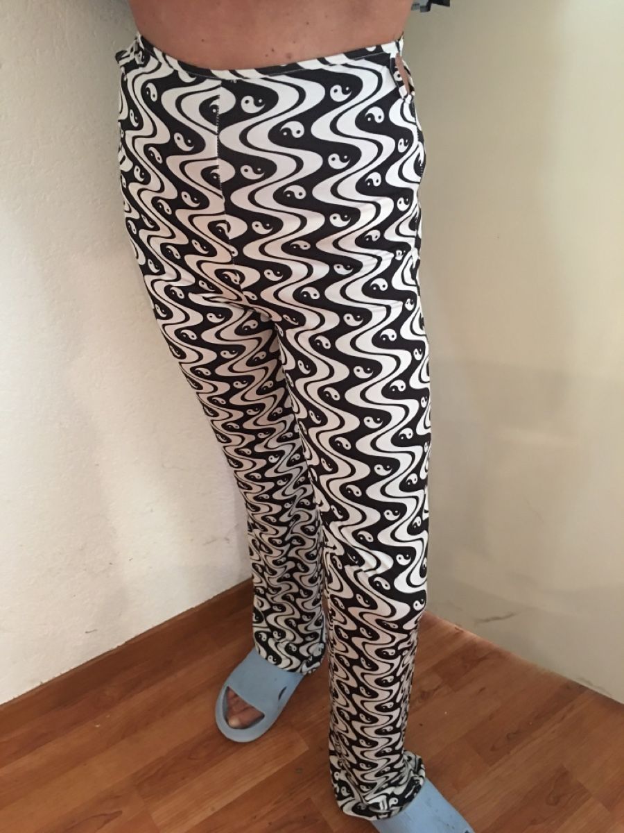 Pantaloni: Ying Yang Hose - Groovy Style - Pull& Bear - Größe S – Nuovo (secondo la descrizione) da Le Grand-Saconnex venduto da christianbmarx 5