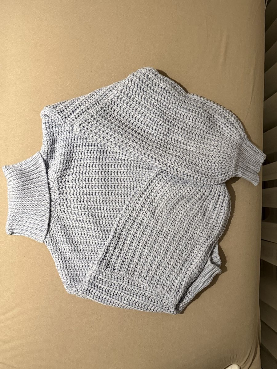 Maglioni & Felpe: Wunderschöner Strickpullover in Hellblau, Grösse S – Usato da Zollikofen venduto da Akshy 1