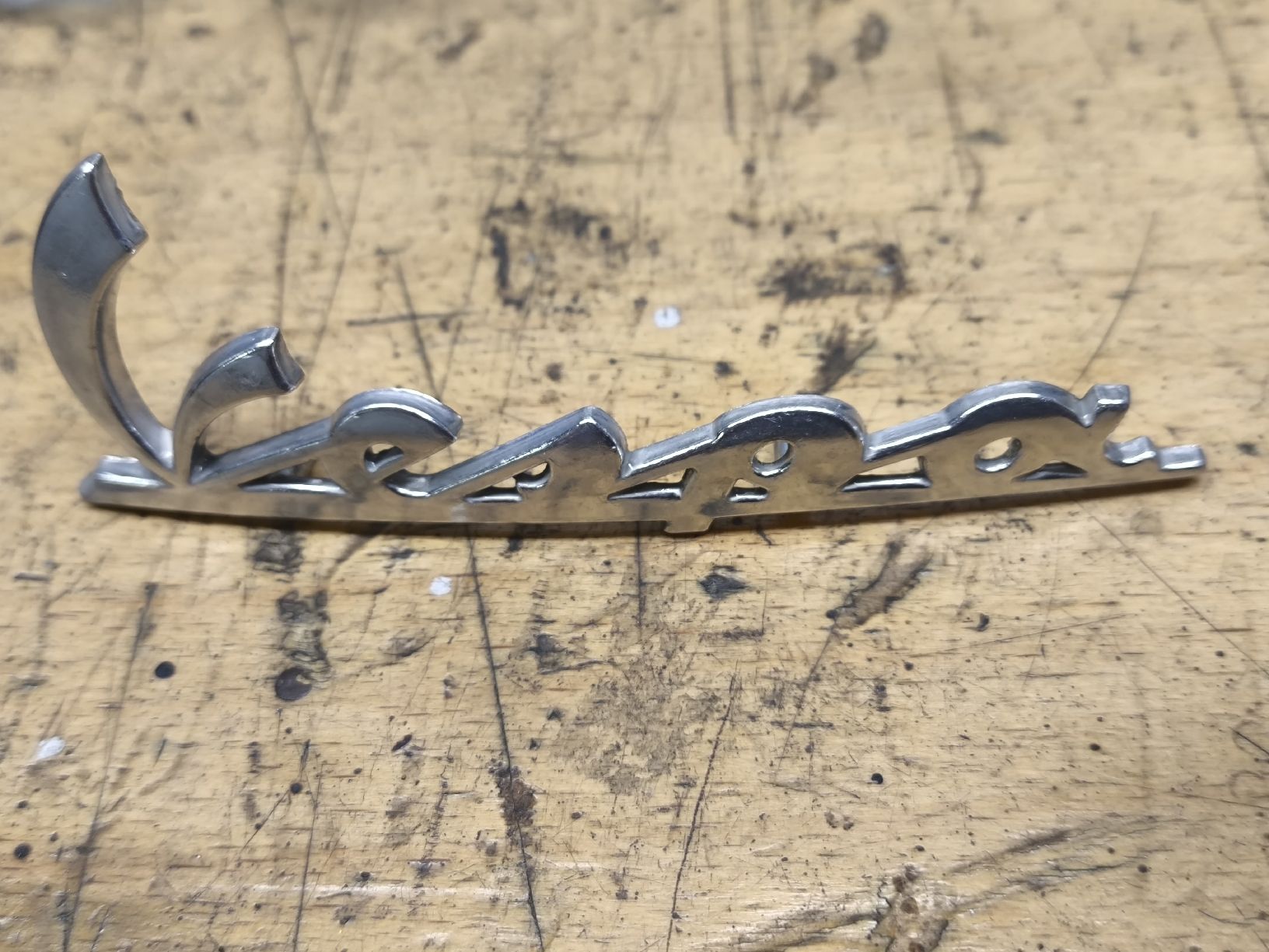 Vespa Tutti pezzi di ricambio per scooter: Vespa-Emblem/Schildchen Targhetta original Piaggio – Nuovo e nell'imballaggio originale da Lausen venduto da Chaldrian 1