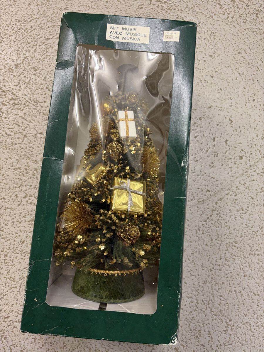 Tutte le decorazioni: Vintage Christmas Tree Decorated, Green Base – Usato da Zürich venduto da dor_9l9g 1
