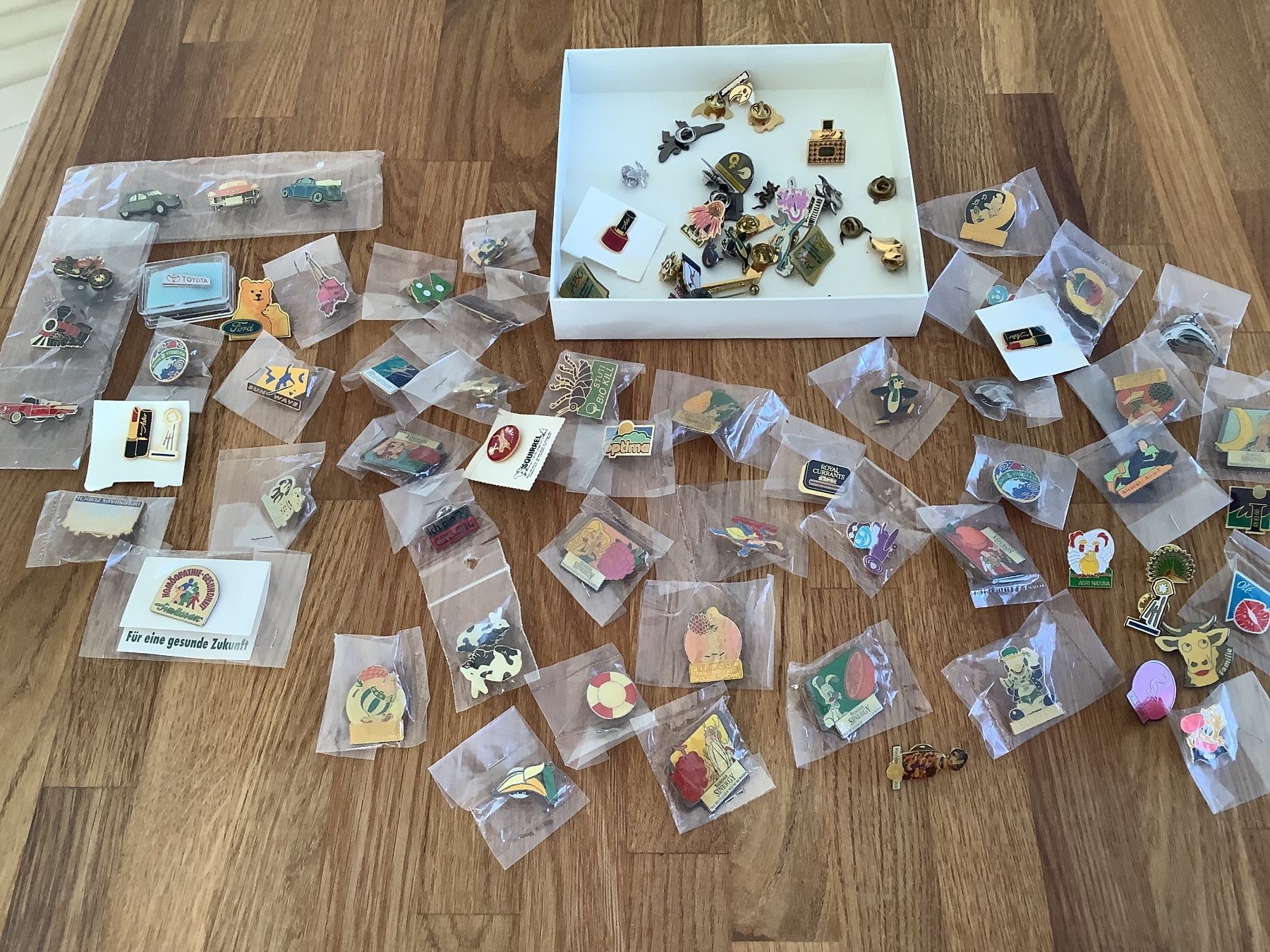 Placchette & Badge: Grosse Anstecknadel Sammlung Pins, 93 Stück – Usato da Adliswil venduto da Guempi1 1