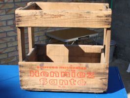 ALTE HENNIEZ SANTE GETRÄNKE HOLZ KISTE
