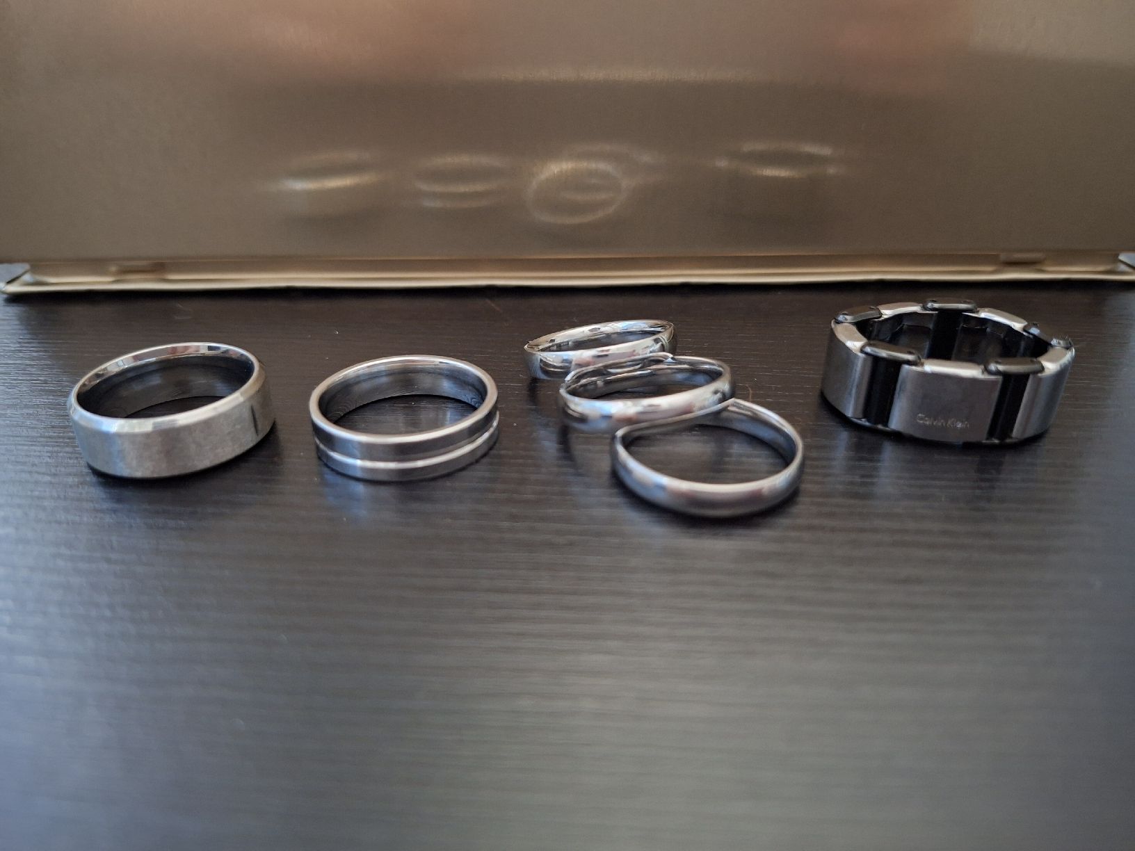 Calvin Klein Sonstiger Schmuck: Herren Ring 5x  inkl. 1x von Calvin Klein  – Gebraucht aus Winterthur von Ausmisten2026