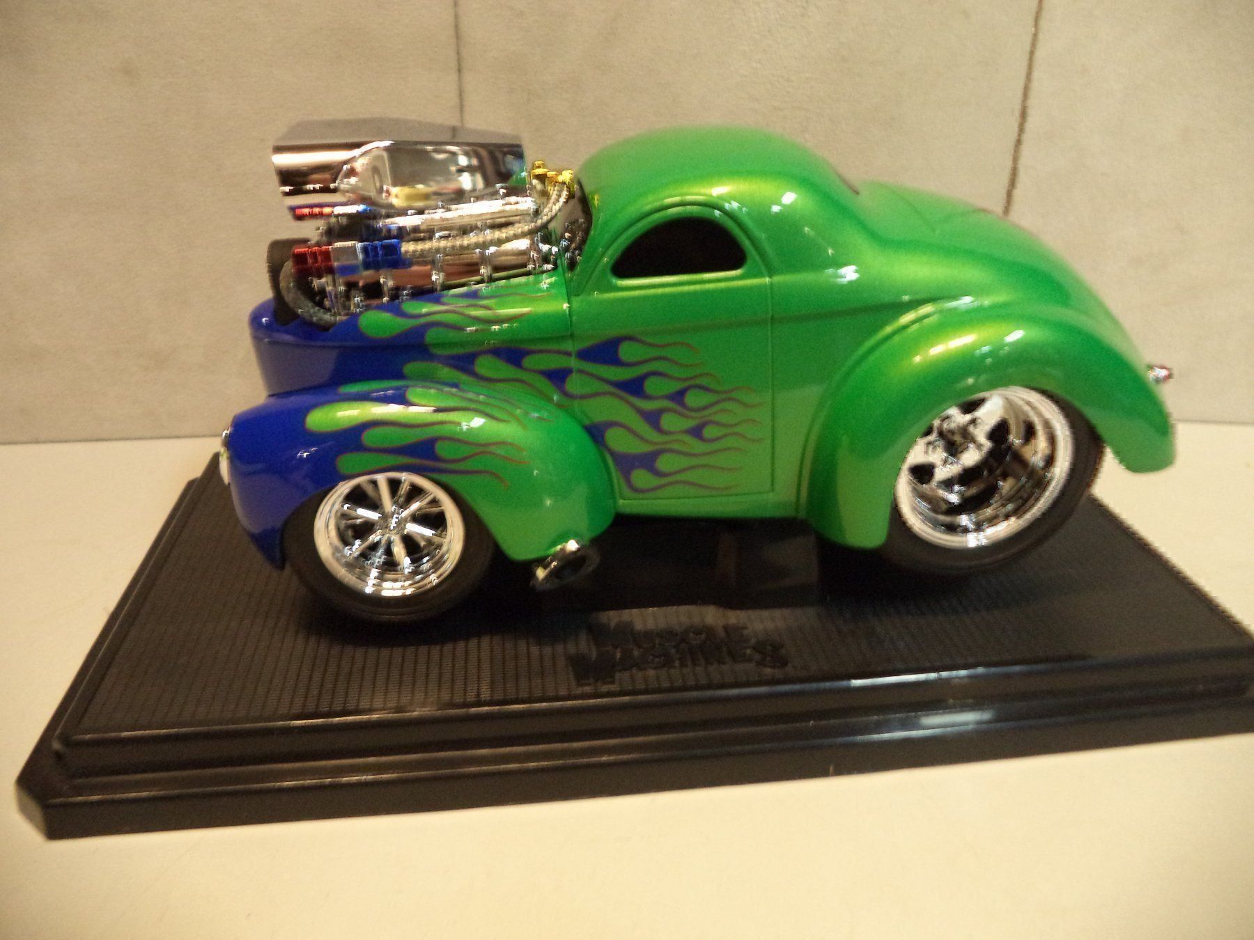 Modellini d'auto: MUSCLE MACHINES 41 JEEP WILLYS Coupe – Nuovo e nell'imballaggio originale da Rieden AG venduto da Wirth03