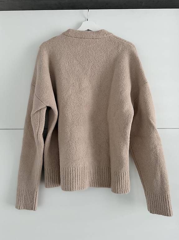 Pullover & Sweatshirts: Ami Paris Pullover Gr. M aus Alpaka – Gebraucht aus Kloten von Dominik_5626 1